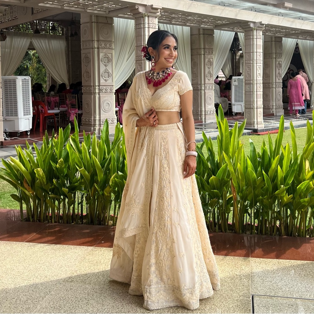 Lashkaraa White Embroidered Lehenga